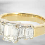 Ring: hochwertiger Diamantring mit Emerald-Cut-Mittelstein von ca. 1,8ct, insgesamt ca. 3,1ct - photo 2