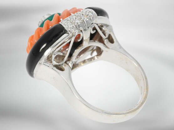 Ring: sehr schöner Weißgoldring im Art déco Stil, mit Koralle, Onyx und Diamanten, 18K Weißgold, neuwertig - photo 4