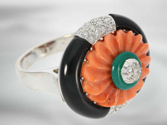 Ring: sehr schöner Weißgoldring im Art déco Stil, mit Koralle, Onyx und Diamanten, 18K Weißgold, neuwertig - photo 5