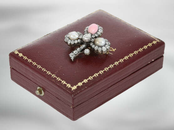 Brosche/Nadel: antike, äußerst seltene und sehr wertvolle Goldschmiede-Brosche mit Orientperlen und Altschliff-Diamanten, ca. 2,9ct, um 1850 - photo 5