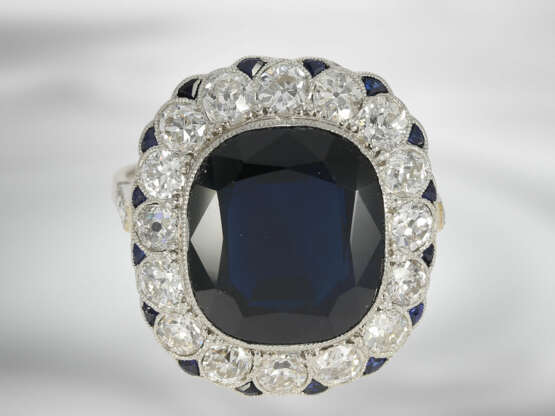 Ring: hochwertiger antiker Saphirring mit Altschliff-Diamanten, insgesamt ca. 10,76ct, 18K Weißgold - Foto 2