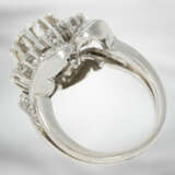 Ring: ausgefallener und sehr dekorativer vintage Brillant-Blütenring, sehr schöner Brillant von ca. 1,95ct, zusammen ca. 2,65ct, Wiederbeschaffungswert liegt lt. Wertbestätigung bei ca. 29.000€ - photo 5