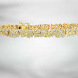 Armband: luxuriöses Diamantarmband mit Fancy Diamanten und weißen Brillanten insgesamt ca. 11,93ct, 18K Gold, neuwertig und ungetragen - Foto 5