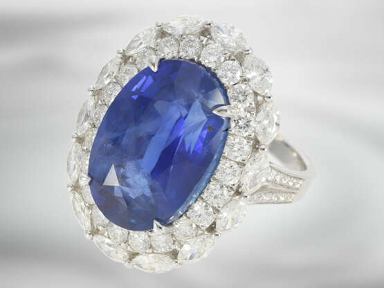 Ring: äußerst wertvoller Diamantring mit einem unbehandelten Ceylon-Saphir in der raren Farbe "Vivid-Blue" und von über 20ct!, 18K Weißgold, neuwertig, mit GRS Gemstone Report aus der Schweiz - фото 5