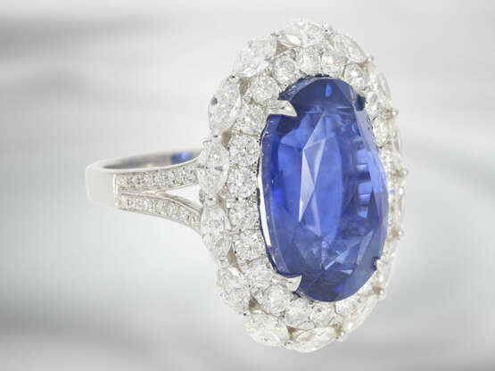 Ring: äußerst wertvoller Diamantring mit einem unbehandelten Ceylon-Saphir in der raren Farbe "Vivid-Blue" und von über 20ct!, 18K Weißgold, neuwertig, mit GRS Gemstone Report aus der Schweiz - photo 6