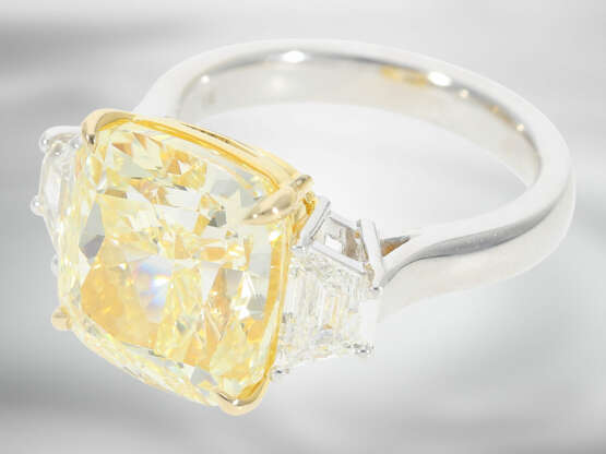 Ring: wertvoller neuwertiger Diamantring mit einem gelben Fancy Diamanten von 10,80ct und 2 hochfeinen weißen Trapezdiamanten, mit GIA-Report - Foto 7