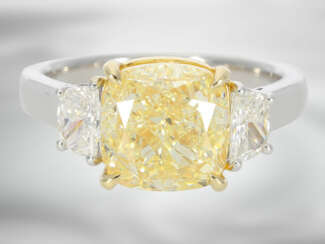 Ring: sehr wertvoller neuwertiger Diamantring mit natürlichem Fancy Diamanten von 5,02ct und mit feinen Diamanten von ca. 0,54ct, mit GIA Report