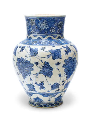 A RARE BABA NAKKAS IZNIK BLUE AND WHITE JAR - photo 2