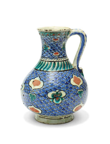 AN IZNIK POTTERY JUG - photo 1