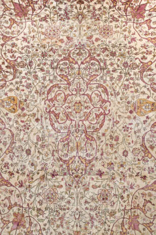 A SILK KASHAN `MOHTASHAM` RUG - фото 2