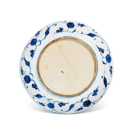 A RIMLESS IZNIK POTTERY DISH - photo 2