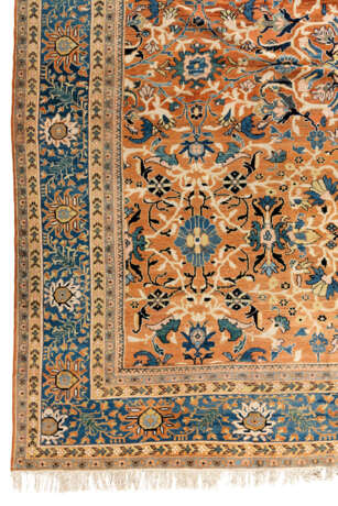 A LARGE SULTANABAD CARPET - фото 3