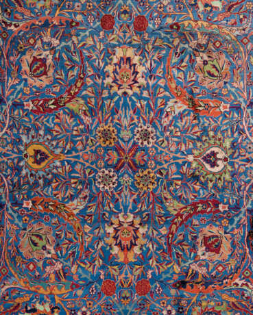 A LARGE `MANCHESTER` KASHAN CARPET - photo 2