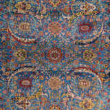 A LARGE `MANCHESTER` KASHAN CARPET - photo 3