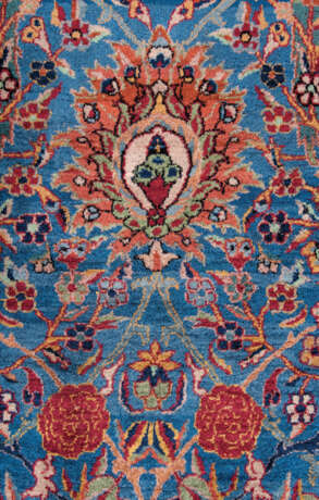 A LARGE `MANCHESTER` KASHAN CARPET - Foto 4