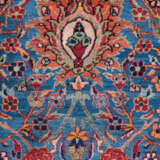 A LARGE `MANCHESTER` KASHAN CARPET - Foto 4