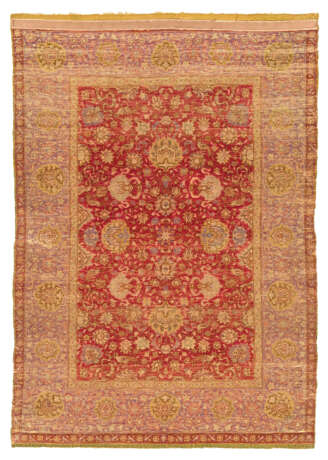 AN UNUSUALLY SMALL AND EXTREMELY FINE SILK AND METAL-THREAD `KOUM KAPI` RUG - фото 4