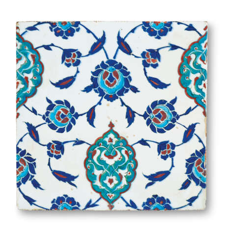 AN IZNIK POTTERY TILE - Foto 1