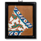 TWO IZNIK POTTERY TILE FRAGMENTS - фото 4