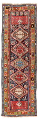 A SHIRVAN LONG RUG - Foto 1