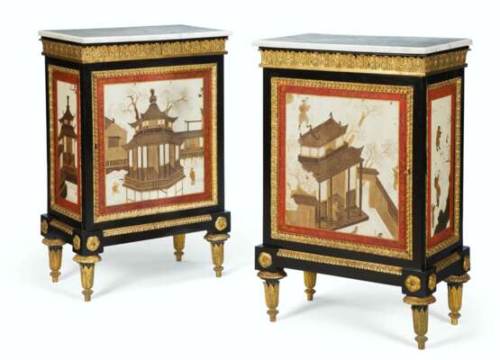 Levasseur, Etienne. A PAIR OF LATE LOUIS XV ORMOLU-MOUNTED, EBONY AND VERNIS MARTIN MEUBLES D`APPUI - Foto 1