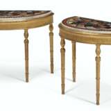 A PAIR OF LATE GEORGE III SPECIMEN MARBLE AND GILTWOOD PIER TABLES - Foto 1