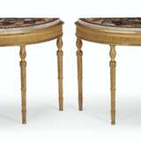 A PAIR OF LATE GEORGE III SPECIMEN MARBLE AND GILTWOOD PIER TABLES - Foto 2