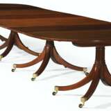 A GEORGE III MAHOGANY FOUR-PEDESTAL DINING TABLE - фото 2