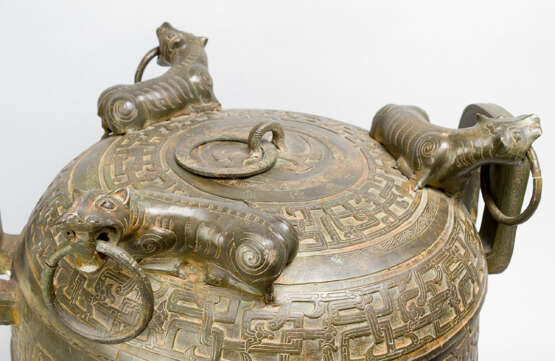 Large Chinese ceremonial or incense pot - photo 2