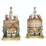 A PAIR OF REGENCE ORMOLU-MOUNTED CHINESE AND JAPANESE PORCELAIN POTPOURRIS - фото 1