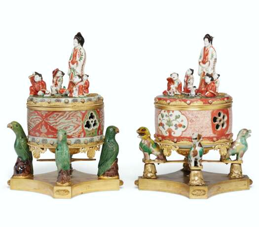 A PAIR OF REGENCE ORMOLU-MOUNTED CHINESE AND JAPANESE PORCELAIN POTPOURRIS - photo 2