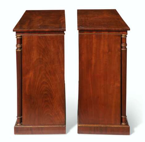 A PAIR OF LATE GEORGE III MAHOGANY AND PARCEL-GILT SIDE CABINETS - photo 3