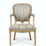 A GEORGE III CREAM-PAINTED AND PARCEL-GILT ARMCHAIR - фото 1