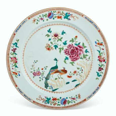 A CHINESE EXPORT FAMILLE ROSE PORCELAIN `DOUBLE PEACOCK` TUREEN, COVER AND STAND - фото 3