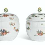 Meissen Porcelain Factory. A PAIR OF MEISSEN PORCELAIN SULKOWSKI-MOLDED `KOREANISCHE L&#214;WE` BOWLS AND COVERS - Foto 3