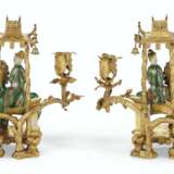 A PAIR OF FRENCH ORMOLU-MOUNTED CHINESE EXPORT PORCELAIN TWIN-LIGHT CANDELABRA - фото 2