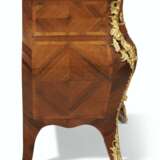 A LOUIS XV ORMOLU-MOUNTED, TULIPWOOD AND PARQUETRY COMMODE - фото 3