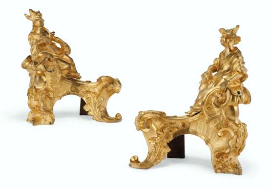 A PAIR OF EARLY LOUIS XV ORMOLU CHENETS - photo 1