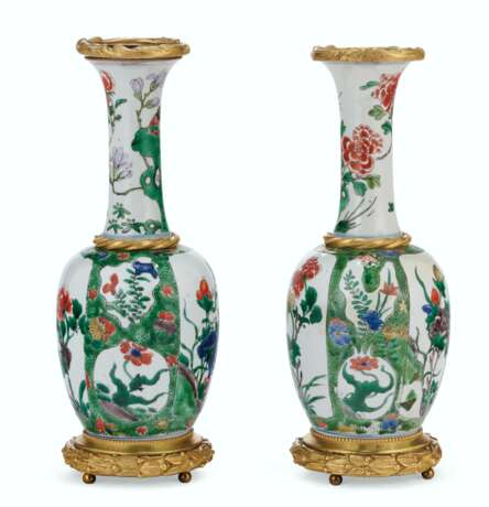 A PAIR OF FRENCH ORMOLU-MOUNTED CHINESE FAMILLE VERTE PORCELAIN VASES - photo 4