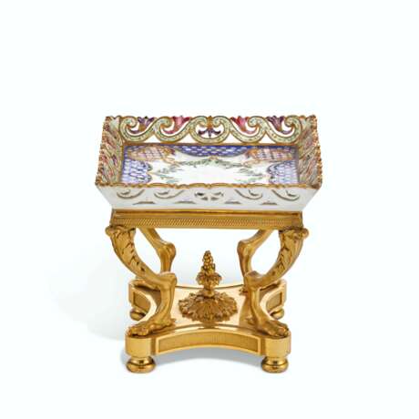 Sèvres Porcelain Factory. AN ORMOLU-MOUNTED SEVRES PORCELAIN `FRISES RICHES` PIERCED TRAY (PLATEAU CARREE `A JOURE`) - фото 2