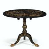A CHINESE EXPORT BLACK, GILT AND POLYCHROME LACQUERED TRIPOD TABLE - фото 1
