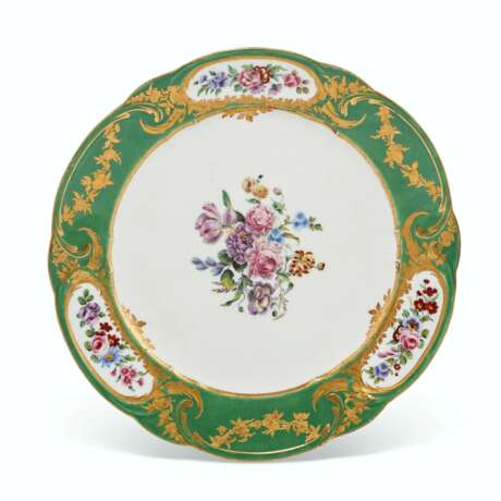 Sèvres Porcelain Factory. AN ASSEMBLED SET OF THIRTY-TWO SEVRES (LATER-DECORATED) PORCELAIN GREEN-GROUND PLATES - photo 2