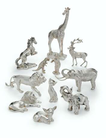 A SUITE OF SILVER FIGURES OF ANIMALS - фото 1