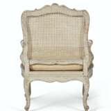 A REGENCE GRAY-PAINTED AND CANED FAUTEUIL - photo 4