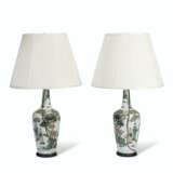 A PAIR OF CHINESE FAMILLE VERTE PORCELAIN VASES, MOUNTED AS LAMPS - фото 4