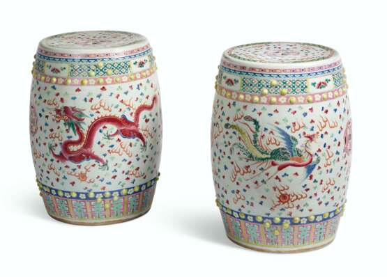 A PAIR OF CHINESE FAMILLE ROSE PORCELAIN GARDEN STOOLS - photo 1