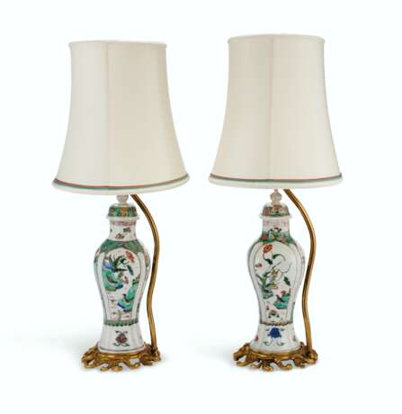 A PAIR OF FRENCH ORMOLU-MOUNTED CHINESE FAMILLE VERTE PORCELAIN BALUSTER VASES AND COVERS, MOUNTED AS LAMPS - photo 2