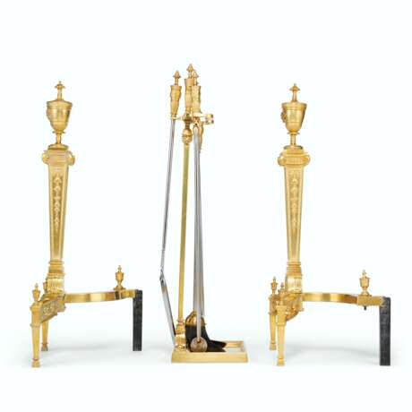 A PAIR OF GEORGE III STYLE BRASS ANDIRONS - photo 4