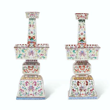 A PAIR OF CHINESE FAMILLE ROSE PORCELAIN ALTAR STICKS - photo 1