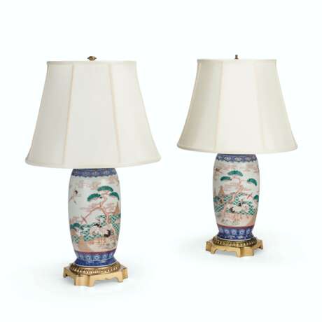 A PAIR OF ORMOLU-MOUNTED JAPANESE PORCELAIN VASES, MOUNTED AS LAMPS - фото 2